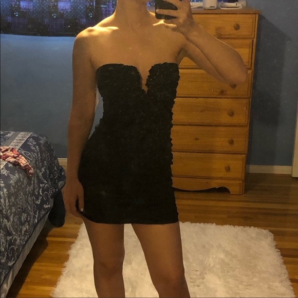 *SOLD* Little Black Dress - Picture 8 of 8